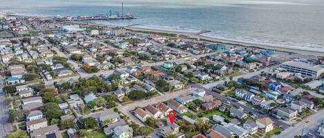 Walking Distance to Beach and Pleasure Pier