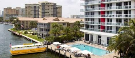 Guest swimming pool Beachwalk