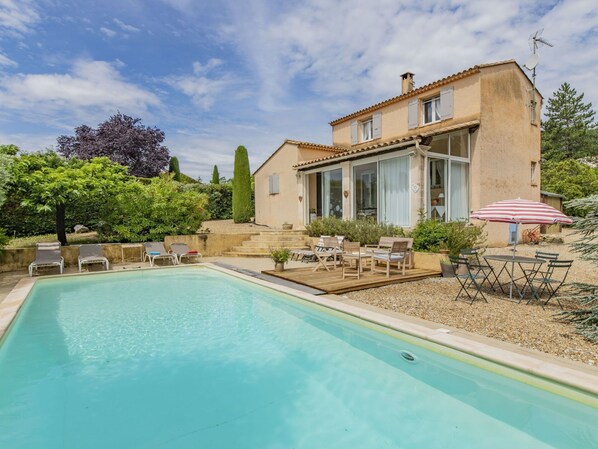 L'Eau, Ciel, Plante, Nuage, Propriété, Bâtiment, Bleu Azur, Fenêtre, Piscine, Arbre