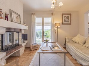 Möbel, Eigentum, Tabelle, Holz, Fenster, Bilderrahmen, Interior Design, Beleuchtung, Die Architektur, Wohnzimmer