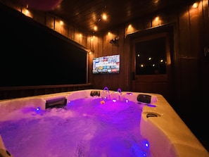 Indoor spa tub