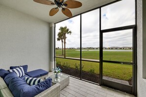 Golf Course & Lake View / Rear Lanai