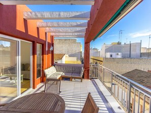 Property, Building, Sky, Wood, Shade, Architecture, Interior Design, Real Estate, Roof, Cloud