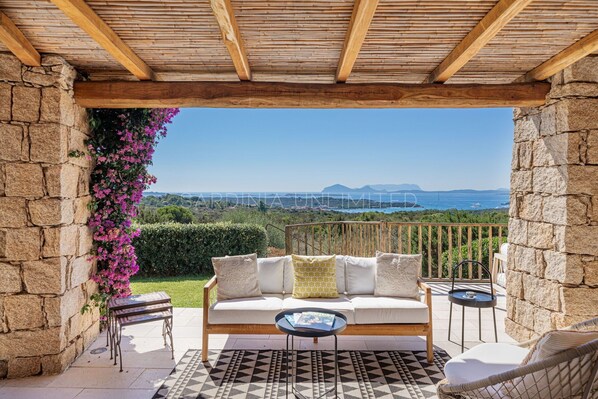 Balcony / Terrace / Patio