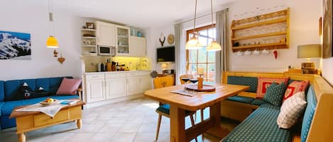 Ferienwohnung Schober mit Balkon und Bergblick-Blick auf den Küchenbereich