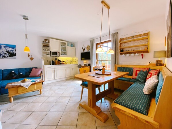 Ferienwohnung Schober mit Balkon und Bergblick-Blick auf den Küchenbereich