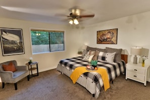 Large and inviting en-suite bedroom