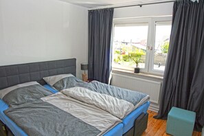 1. Schlafzimmer mit Boxspringbetten (eletrisch verstellbar)