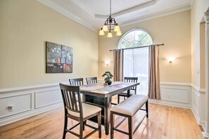 Dining Room | Dishware/Flatware Provided