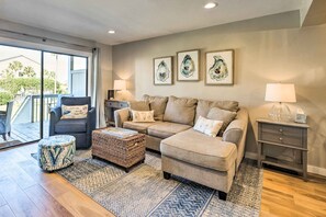 Living Room | Sleeper Sofa | Main Floor | Central Air Conditioning