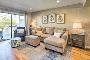 Living Room | Sleeper Sofa | Main Floor | Central Air Conditioning