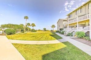 Condo Exterior | 860 Sq Ft | Gated Community | On-Site Beach Access