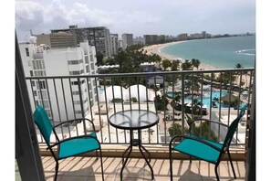 Gorgeous Isla Verde Beach View.