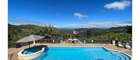 Heated Pool & Jacuzzi