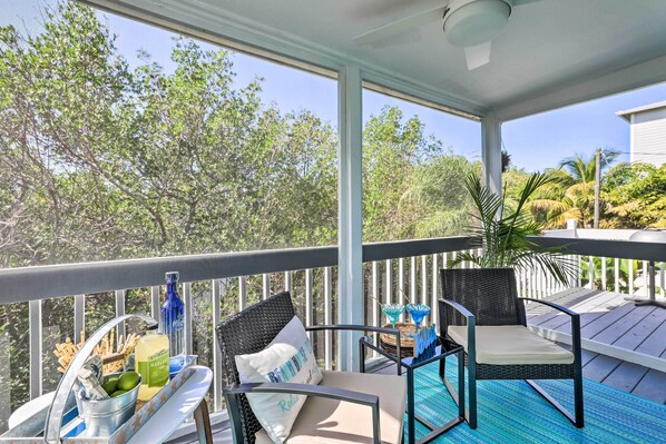 Holmes Beach Vacation Rental | 2BR | 2BA | 995 Sq Ft | Stairs Required to Enter