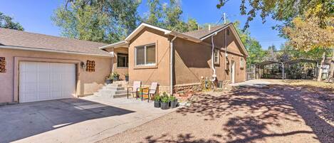 Colorado Springs Vacation Rental | 6BR | 3BA | 2,839 Sq Ft | 5 Steps to Access