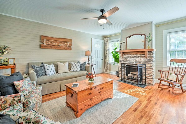 Browns Summit Vacation Rental | 3BR | 2BA | 1,500 Sq Ft | Stairs Required