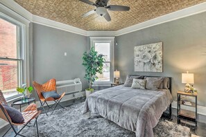 Studio | Queen Bed | Free WiFi