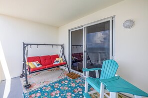 Harbour Pointe 605 by PKRM