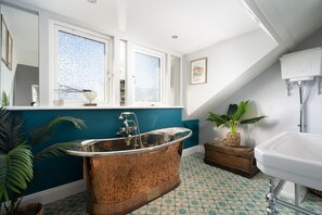 The bathroom at Waters Dream, Devon