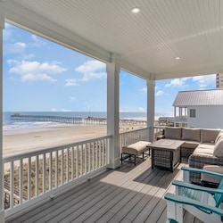 3rd floor outdoor living