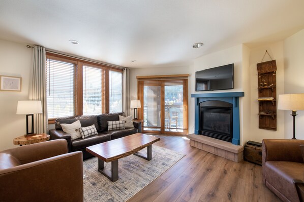 Living Room, Furniture, Indoors, Couch, Home Decor