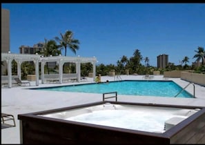 Pool, jacuzzi on 6th floor 