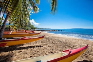 Kalepolepo beach is great for swimming with turtles, playing in water & kayaking