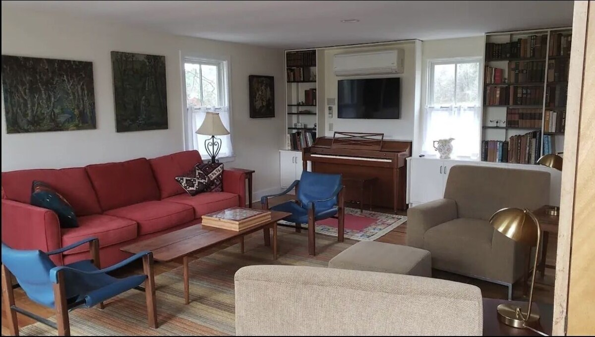 Ten Springs Farm – Vermont farm house near skiing, hiking, biking.