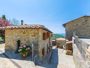 Ciel, Fleur, Plante, Propriété, Bâtiment, Fenêtre, Bleu Azur, Architecture, Pot De Fleur, Quartier