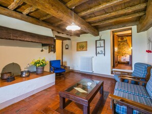 Eigentum, Möbel, Tabelle, Blau, Holz, Interior Design, Wohnzimmer, Bilderrahmen, Fussboden, Flooring