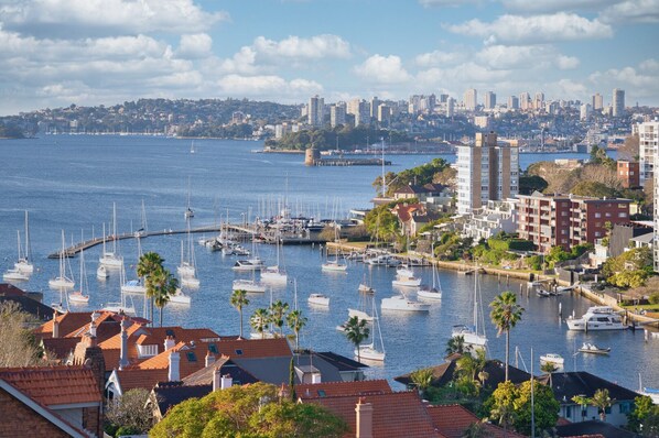 Glorious, Sydney harbour view apartment