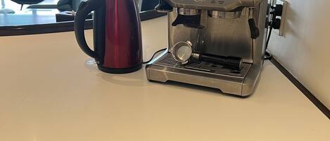 Kaffe og/eller kaffemaskine
