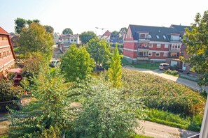 Ausblick aus dem Wohnzimmer im 2.OG