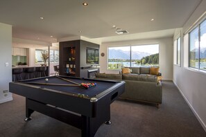 Lounge and pool table area