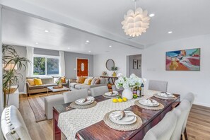 Great dining table for the group where you can share stories while eating!