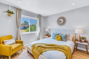 Bedroom No 2: queen bed