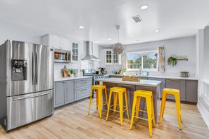 Equipped with complete kitchen needs for your cooking dreams!