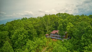 Stunning cabin with amazing views
