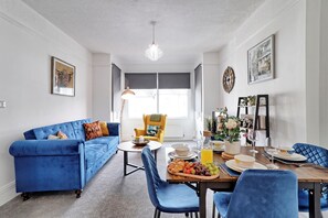 Living Area/Lounge