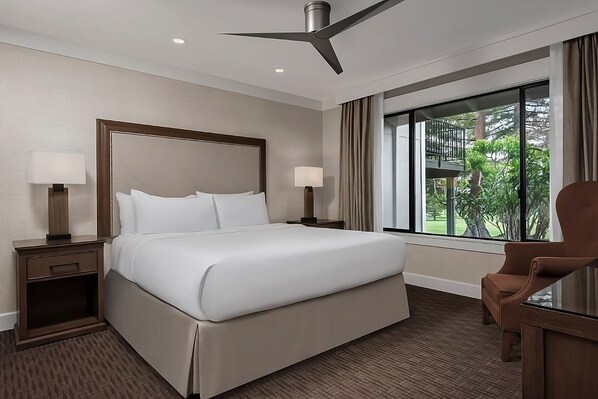 Unit with 1 Queen bed. Exact unit will be assigned upon arrival. Views, colors and decor may vary.