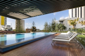 Infinity pool