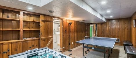 Exception, historic townhouse with beautiful game room | 1 block away from the metro station