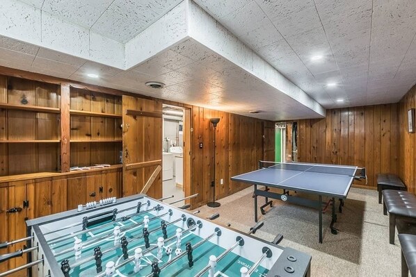 Exception, historic townhouse with beautiful game room | 1 block away from the metro station