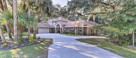 Titusville Vacation Rental | 3BR | 2.5BA | 3,500 Sq Ft | Step-Free Access