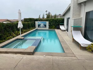 pool and spa , with removal kids fence, direct access from master