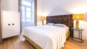 The bedroom has a comfortable bed, with quality linens! Perfect for restful nights #comfort #rest #portugal #pt #lisbon