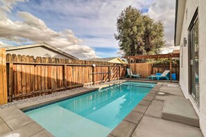 Pool w/ Jacuzzi