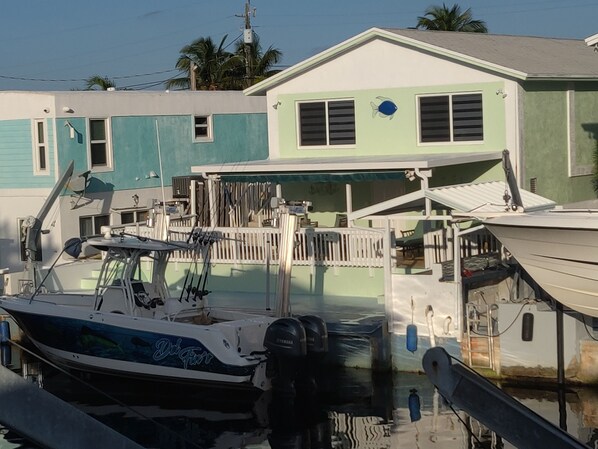 15 ton lift on 40' dock on deep canal with direct ocean access