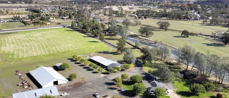 Entire vineyard estate home near Langtry and Harbin
